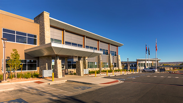 Photo show the outside of the Southwest Medical Group Medical Office Building during the day.